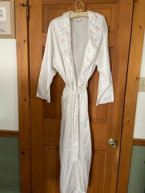 White Satin Robe with Pink Floral Embroidery by Kayanna (vintage)